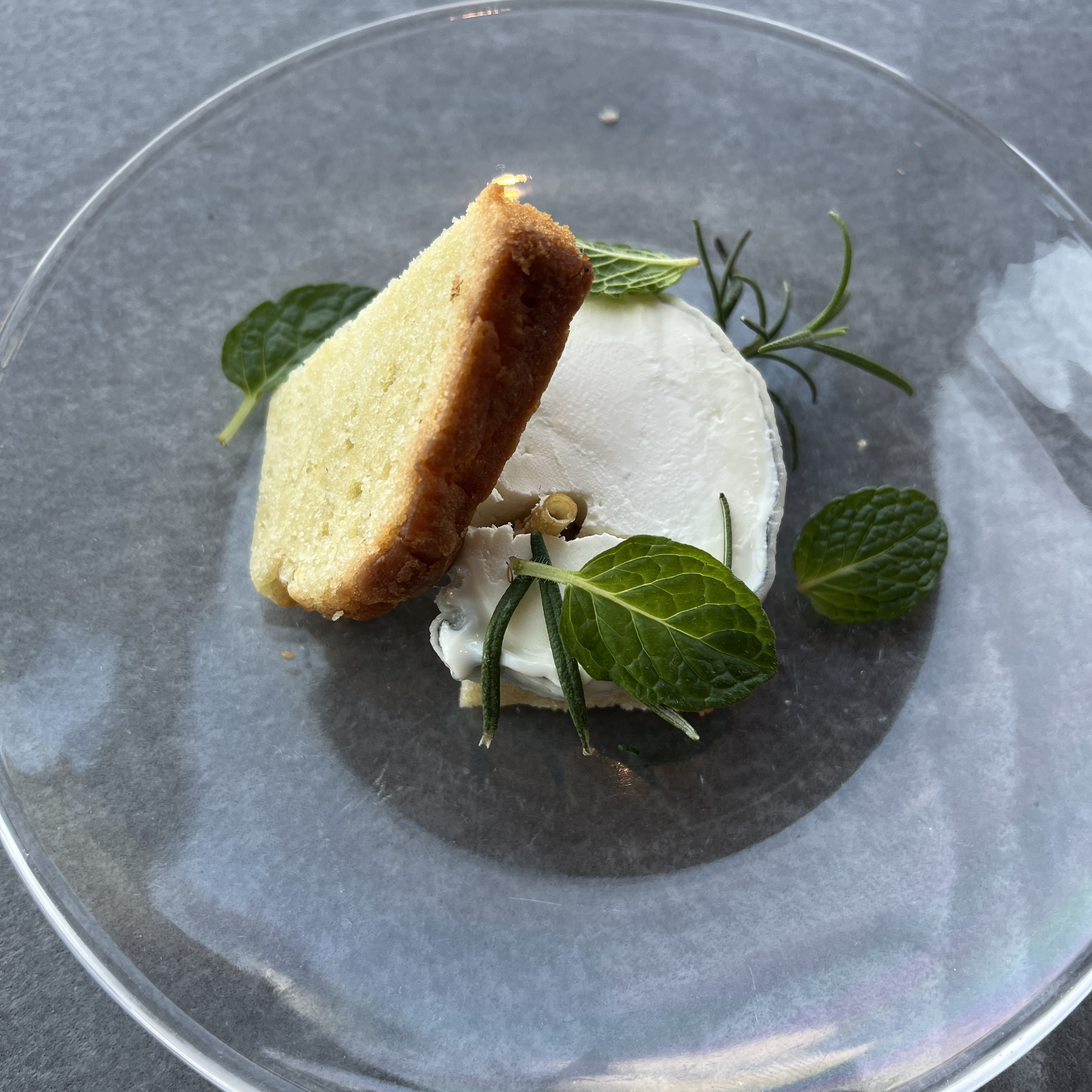 ・シェーブル（仏・サントモール・ド・トゥーレーヌ）×ローズマリーのパウンドケーキ